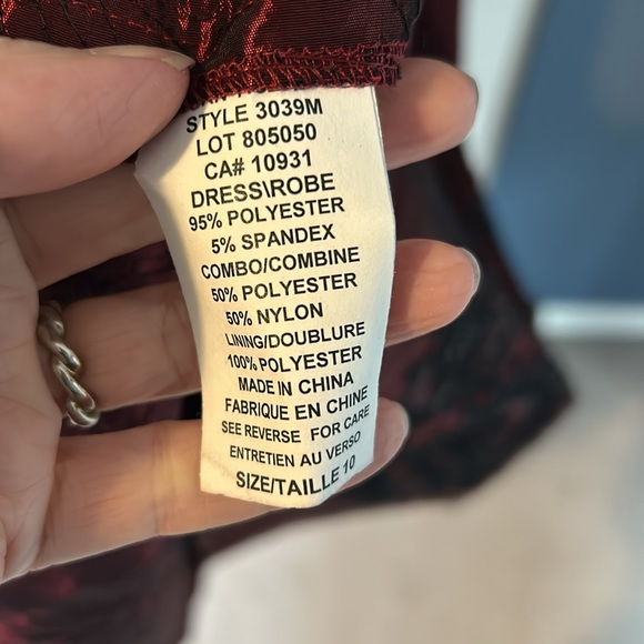 Black and red ballgown - Picture 5 of 5